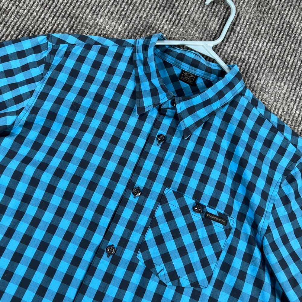 Oakley Shirt Mens Medium Blue Black Plaid Short Sleeve Button Up Casual Comfort